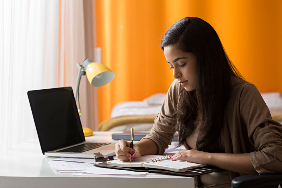 Hybrid PGDM for working professionals